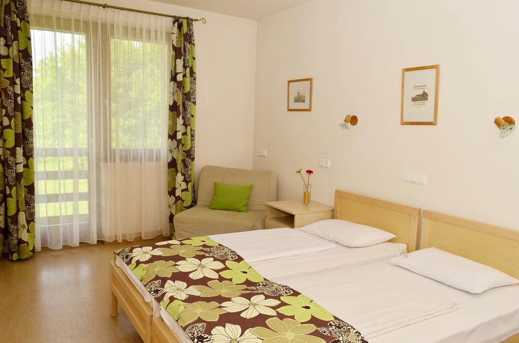 אסטרגום Grante Motel חדר תמונה